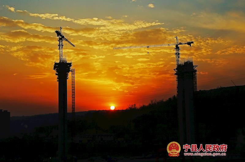甜永高速公路宁县段城北河大桥完成90%的桩基及主墩施工