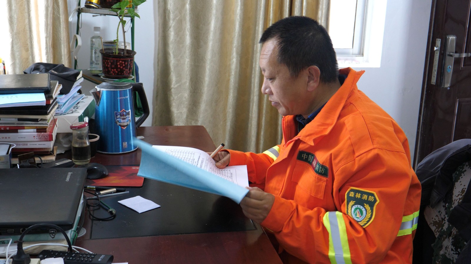 P******587.MP4_snapshot_00.00.734