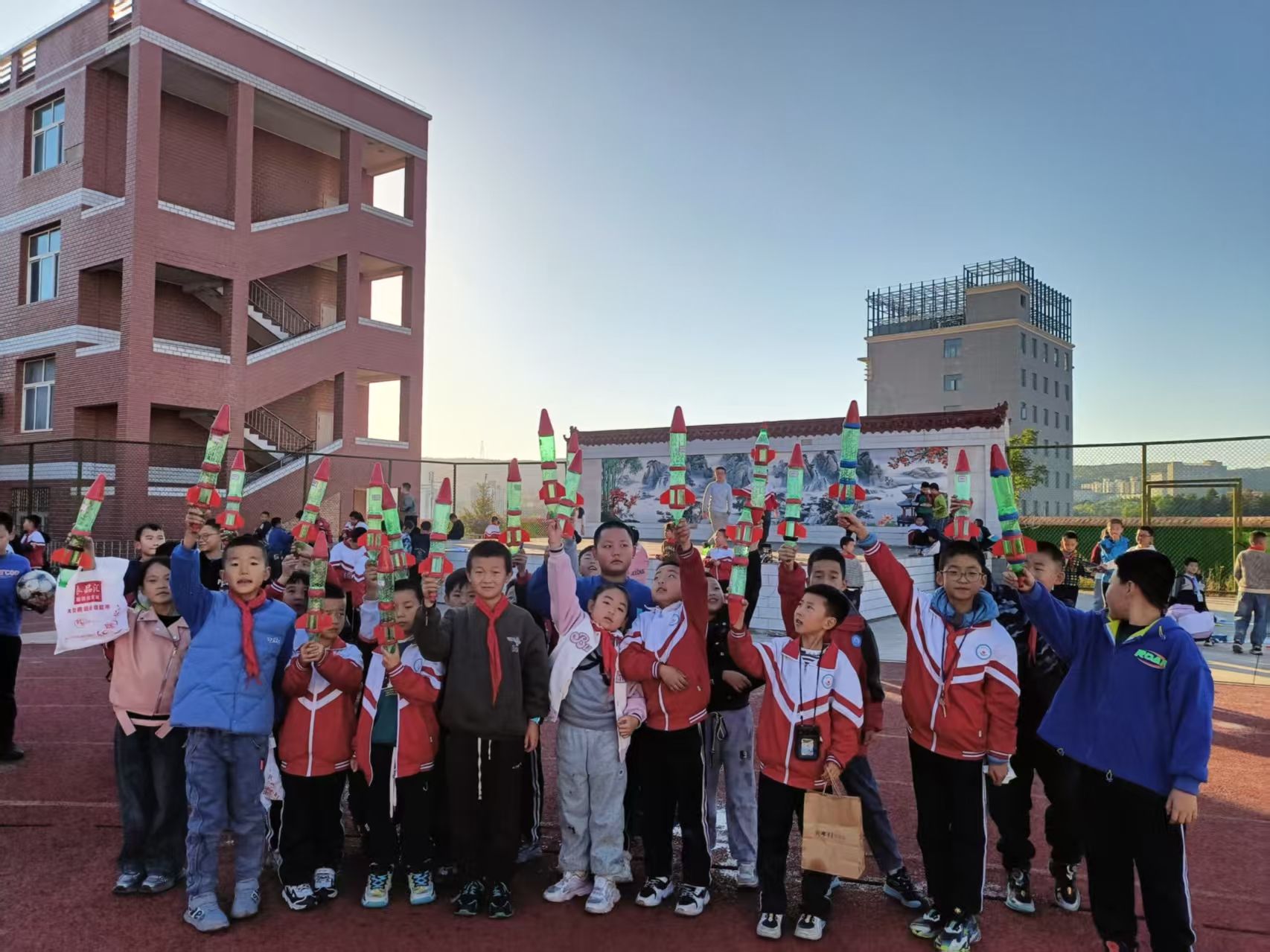 城关小学航模小组 (2)