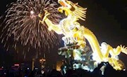 巨龙腾飞踩“绣球”