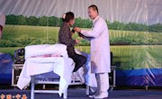 我县举办2016年“健康路上 有我同行”国际护士节文艺晚会