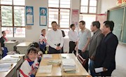 李鹏飞到早胜镇看望慰问建档立卡贫困留守儿童