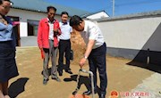 侯昌明走访慰问生活困难老党员和群众