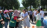 郭丽君慰问一线园林工人