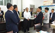李鹏飞看望慰问教师代表