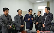 何鹏程到县融媒体中心看望慰问广大新闻工作者