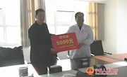石博学春节前到县人民医院和妇计中心走访慰问 