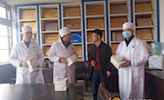 爱心人士裴旭东为宁县两家医院捐赠N95口罩160个
