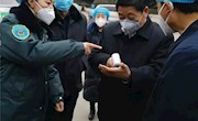 党旗在疫情防控一线高高飘扬