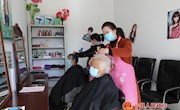 豆彩霞：群众贴心的“巾帼”之花
