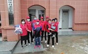 金村乡妇联组织志愿者为辖区孤寡老人打扫卫生