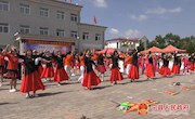 宁县早胜镇举行庆“八一”广场舞联谊会