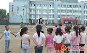 闫嬿： 用心支教 “画”出美术教研新智慧 