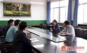金宣寿看望慰问教师代表