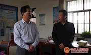 何鹏程看望慰问优秀教师和困难教师代表