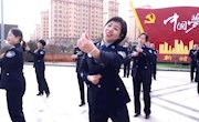 警察节：宁县公安局民警自编自演舞蹈快闪“你笑起来真好看”