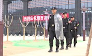 宁县公安在高铁站广场开展巡逻防控技战术演练