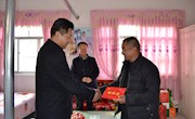 张文蕃走访慰问金村乡农村老党员、老村干和困难群众