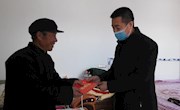 段军亮走访慰问医疗卫生专家困难党员和困难群众