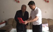 王健“七一”前夕走访慰问老党员和困难党员