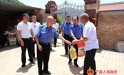 宁县城市管理局党支部看望慰问困难老党员