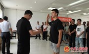 石博学慰问《火花》剧组演职人员