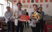 何鹏程走访慰问优秀教师代表