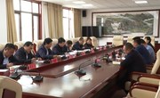 冯毅主持召开县长办公会议研究部署全县经济运行及冬季供暖工作
