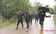 段军亮察看灾情并指导防汛减灾工作
