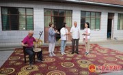 国家级非物质文化遗产（秦腔项目）代表性传承人窦凤琴记录工程摄制组走进宁县拍摄