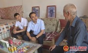 张金峰走访慰问生活困难党员