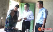 姚德学走访慰问生活困难党员和老干部