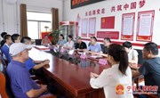 深圳庆阳红雨文化教育有限公司向宁县文化馆捐赠书画桌椅