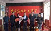 李波看望慰问优秀教师代表