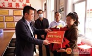 池军开展教师节走访慰问活动
