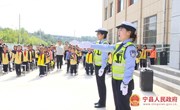 宁县公安交警开展节前交通安全知识宣传活动