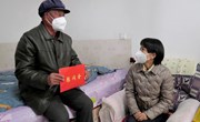史建芳慰问困境妇女和困难党员