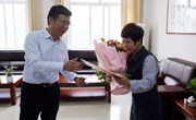 段登云走访慰问教师代表 向全县广大教职员工致以节日问候和美好祝愿