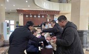 出席政协宁县第十届委员会第三次会议的委员向大会报到