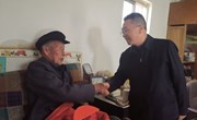 孟乾坤国庆节前走访慰问生活困难党员和优秀共产党员