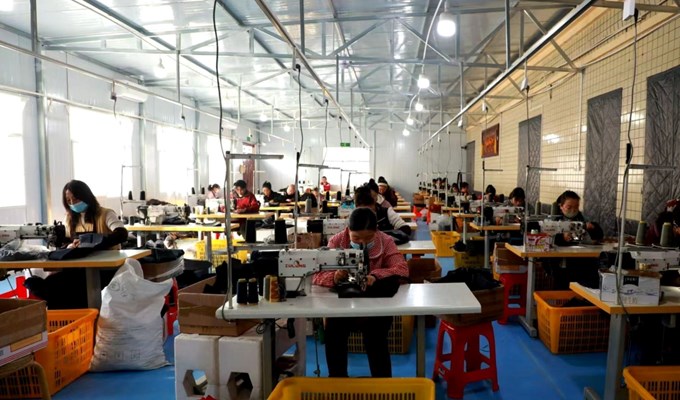 宁县：就业工厂忙生产 吸纳就业助增收