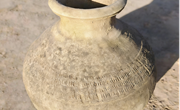  村民捐赠汉代陶罐 丰富宁县博物馆馆藏