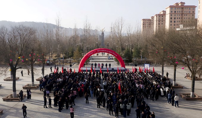 阔步宁州启新程！宁县庆“三八”健步走活动燃动春日